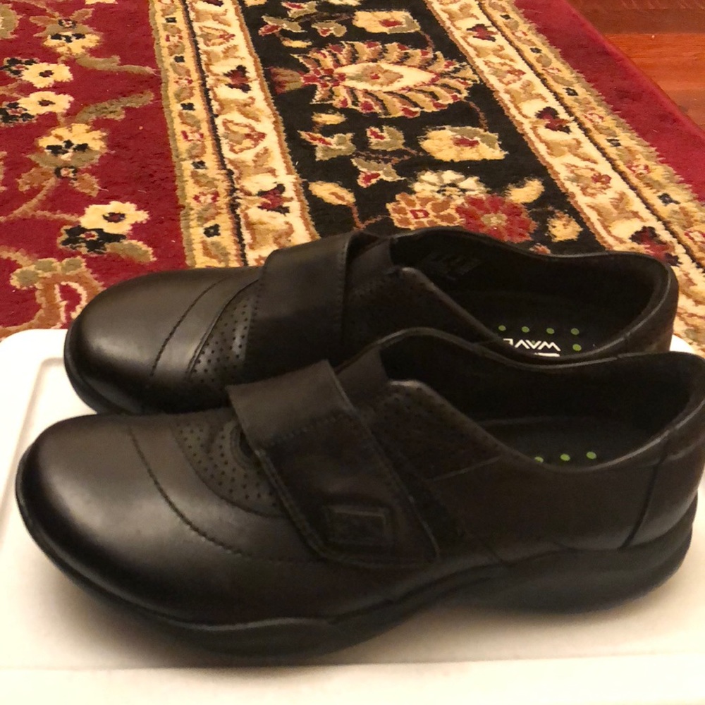 Clark’s Wave Groove Walking Women’s Shoe